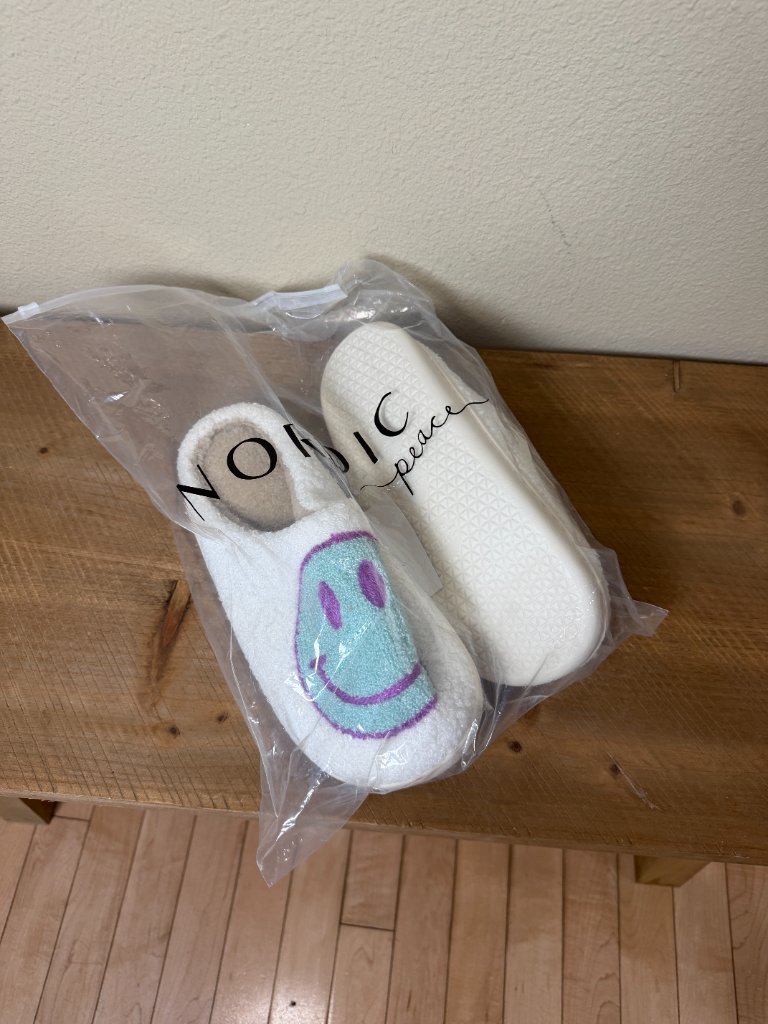 Nordic Peace Happy Face Slippers Super Soft Smiley Size 41-42 Men's 8.5 — image 4 of 8
